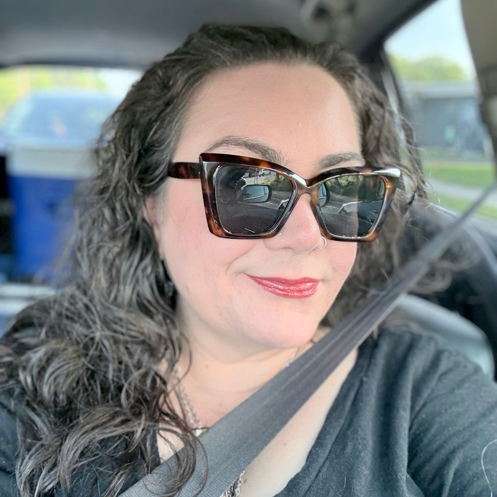 Meet your Posher, Olivia